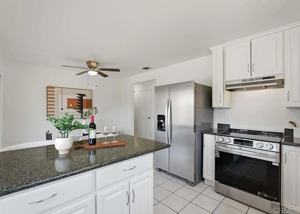 3 bed, 111 sqft, $1,700 — Photo 3