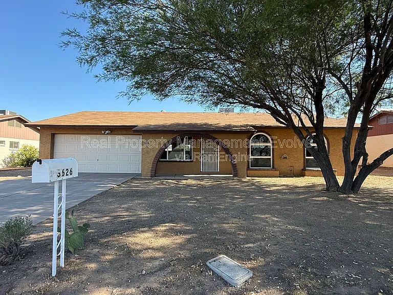 3626 W Angela Dr — Photo 2