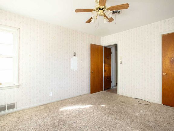 5th image of 3916 Westlawn Ave