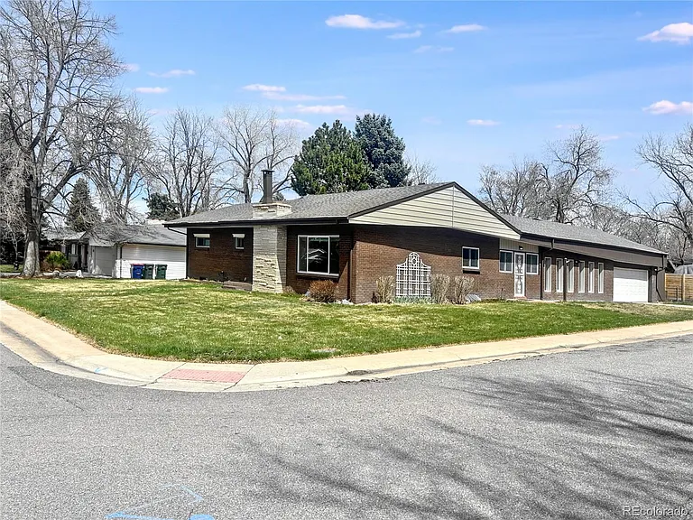 5960 S Logan Ct — Photo 2