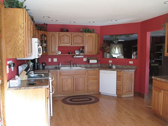 2nd image of 4A107 Winchester Dr