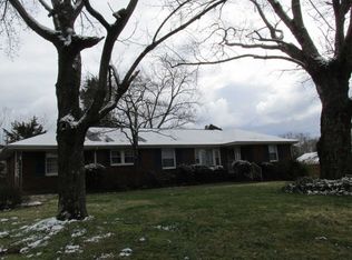 413 Lacy Ln, Clarksville, TN 37043