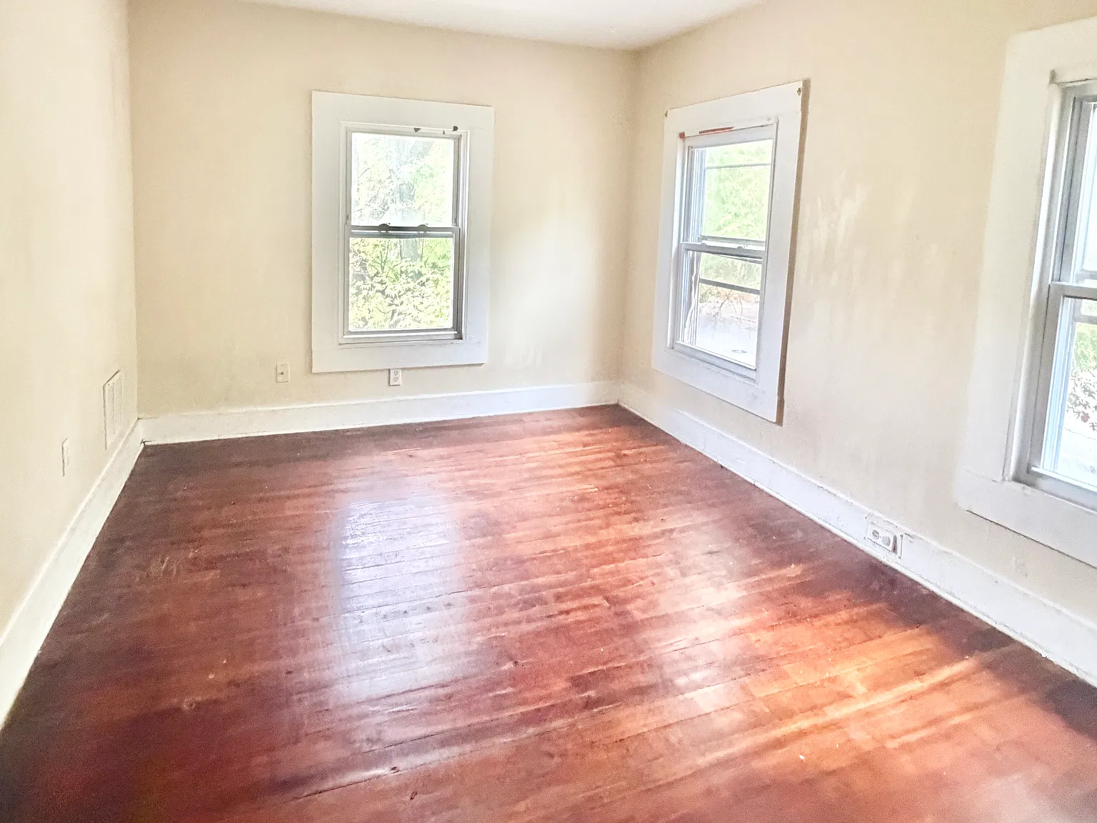 3 bed, 1350 sqft, $2,300 — Photo 4
