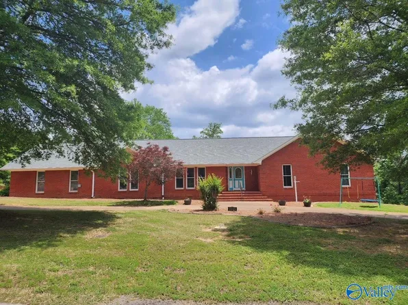 3215 Hillcrest Dr, Scottsboro, AL 35769