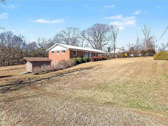3rd image of 154 Melody Ln
