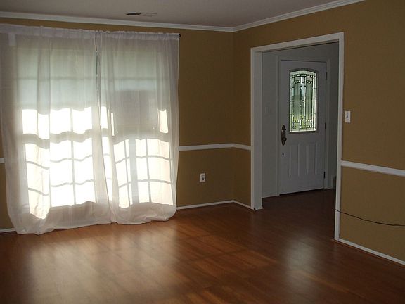Living Room w/Laminate Wood Floor