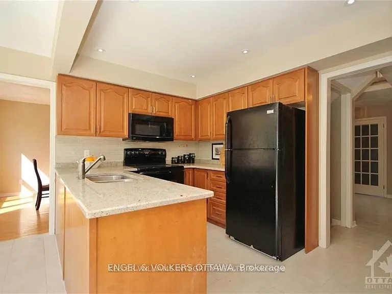28 Country Club Dr — Photo 7