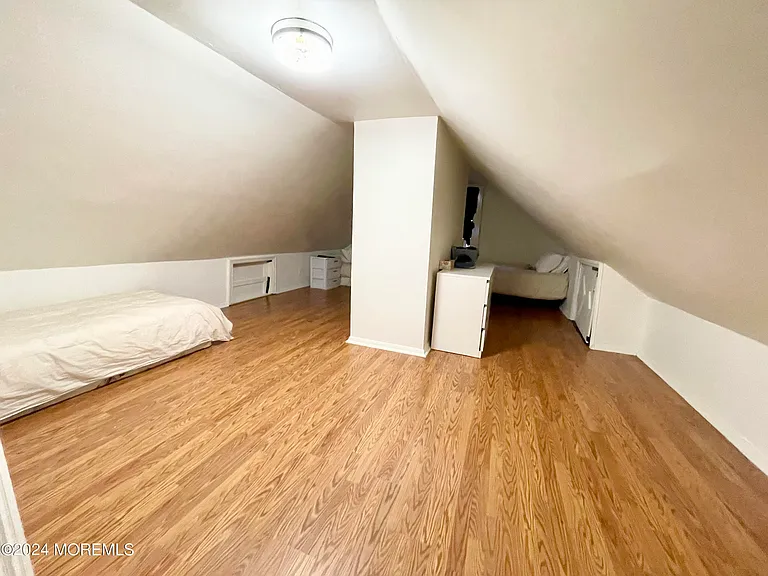 254 Lawrence Ave — Photo 15