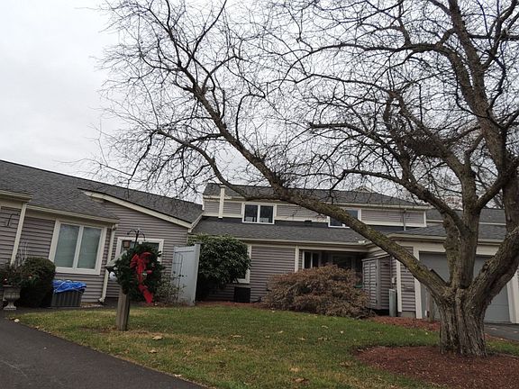 3rd image of 21 Walden Pond Dr