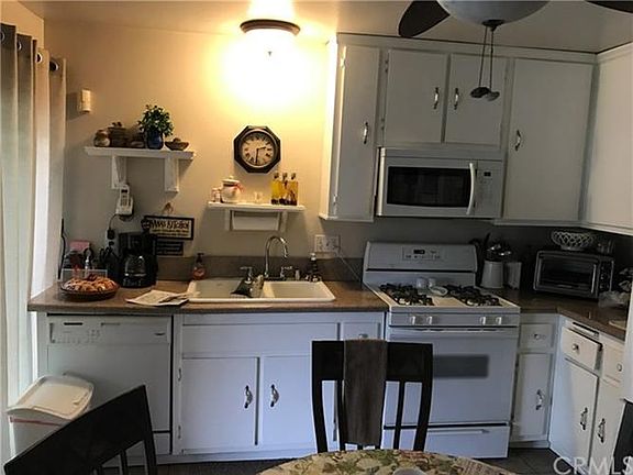 3rd image of 1921 Greenleaf Dr
