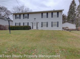 822 10th St, Silvis, IL 61282