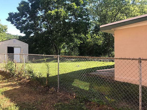 3rd image of 2817 Valley View Dr