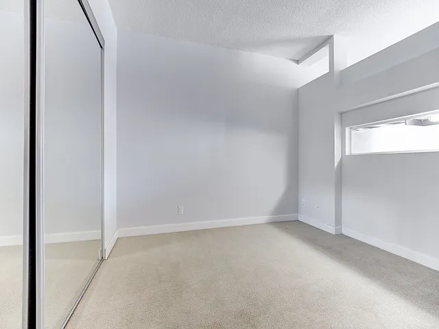 350 Wellington St W #M08 — Photo 15