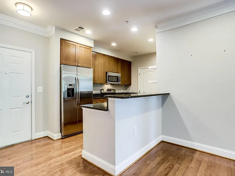 1115 Cameron St #208 — Photo 5
