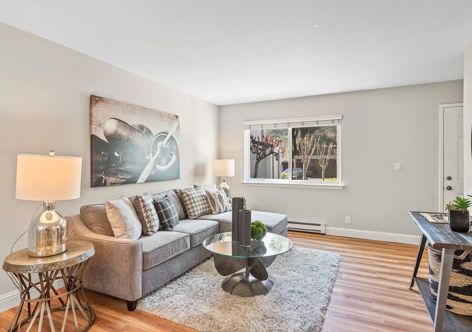 Townhome Style Apartments 2 or 3 Bedrooms all with 1.5 Bathrooms — Photo 4