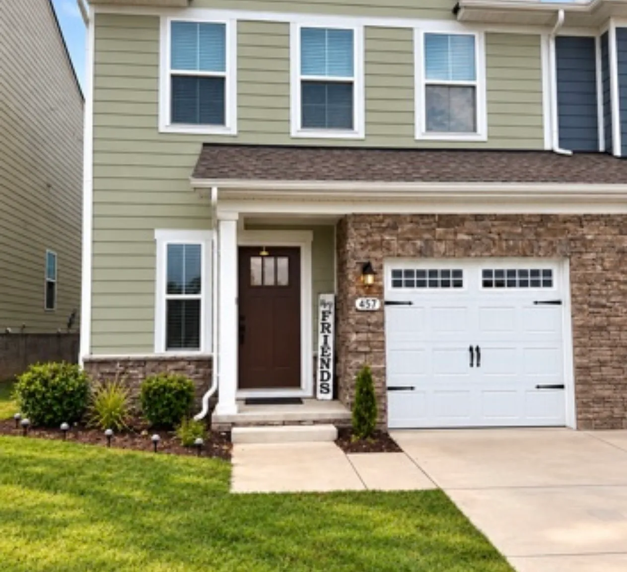 3 bed, 2.5 bath, 1776 sqft, $2,300 — Photo 1