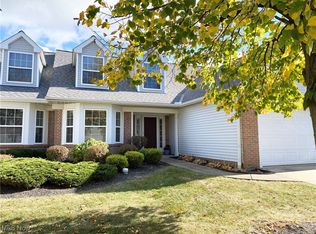 215 Marilyn Ln, Eastlake, OH 44095
