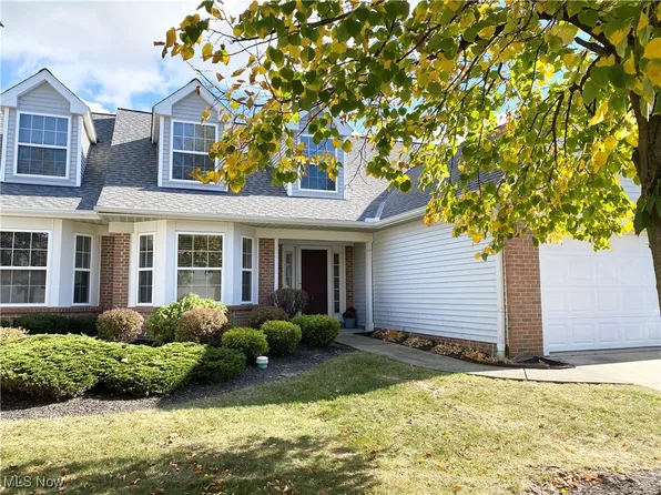 215 Marilyn Ln, Eastlake, OH 44095