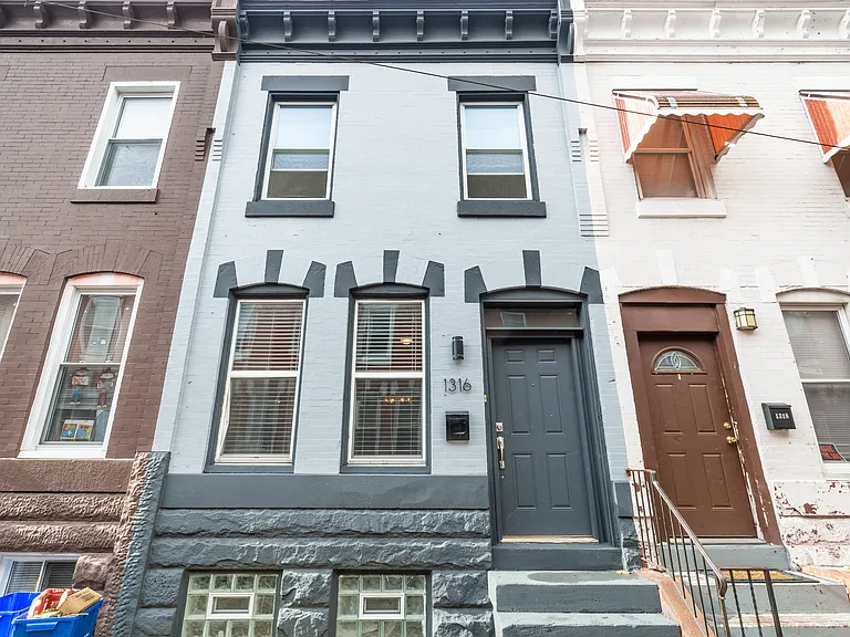 1316 N Hollywood St — Photo 25