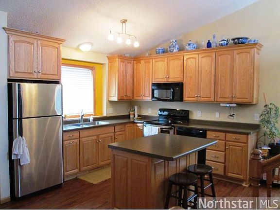 2nd image of 1513 Park View Ln NE