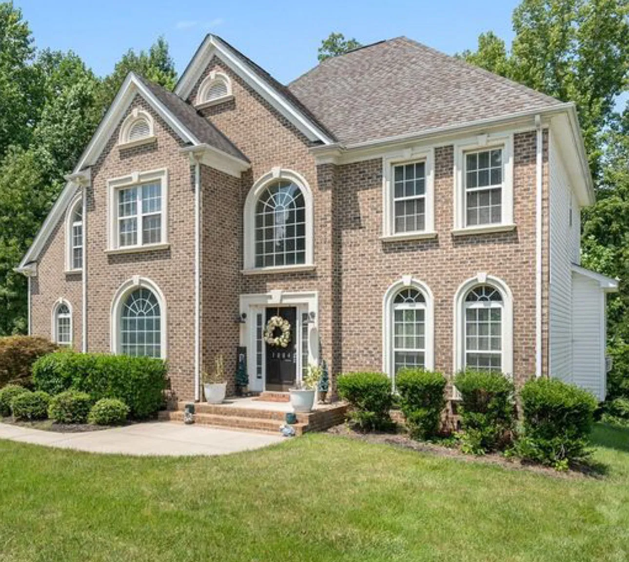 5 bed, 3000 sqft, $3,900 — Photo 1