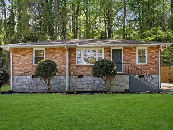 898 Scott Cir, Decatur, GA 30033