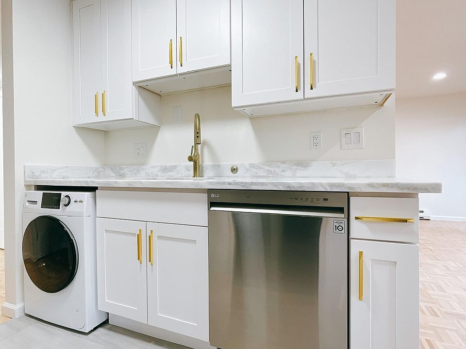 washer/dryer, kitchen sink and dish washer