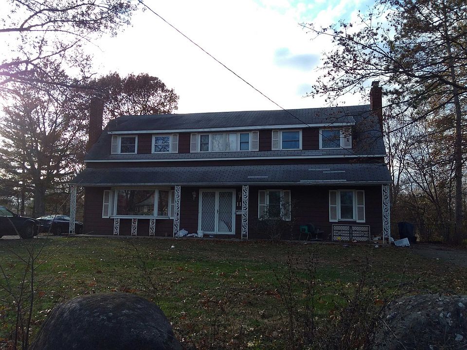1st image of 118 Taft St