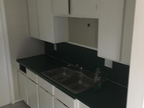 4th image of 2111 Magnolia St