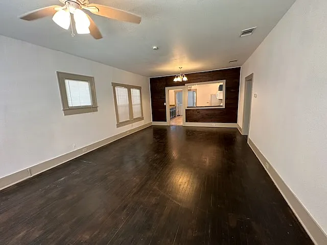 723 E Ashby Pl — Photo 10
