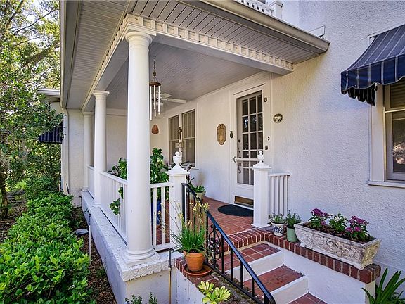 3rd image of 909 Cordova Dr