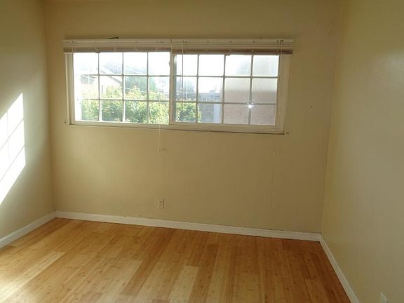 3rd image of 10760 Woodbine St
