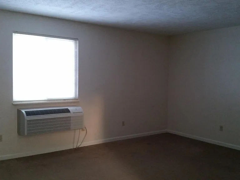 1153 Steubenville Ave — Photo 8