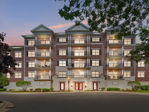 400 McDaniels Cir APT 204, Clarendon Hills, IL 60514
