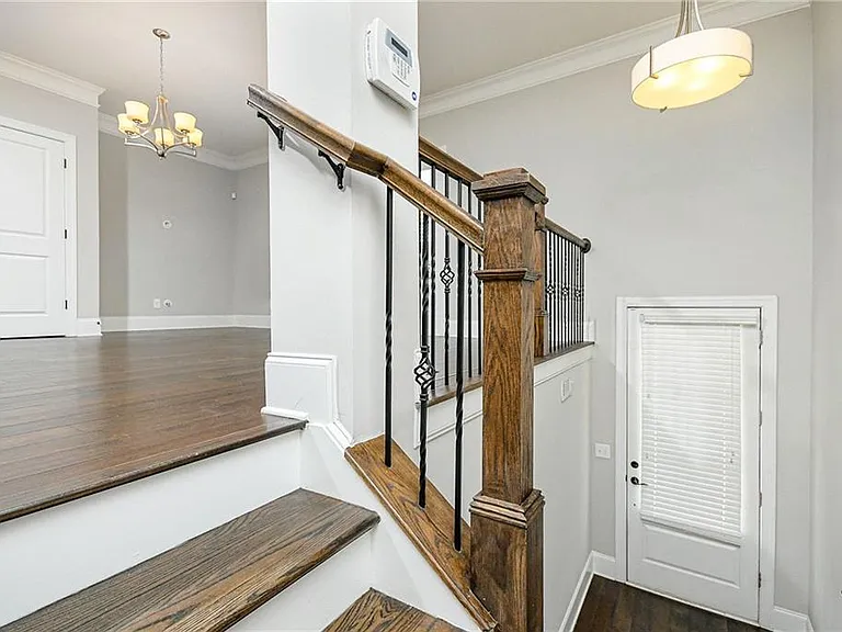 1299 Linden Ct NE — Photo 7