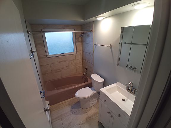 4th image of 54 Chicago Ave APT 2SE