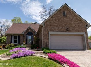 4021 Saratoga Woods Dr, Louisville, KY 40299