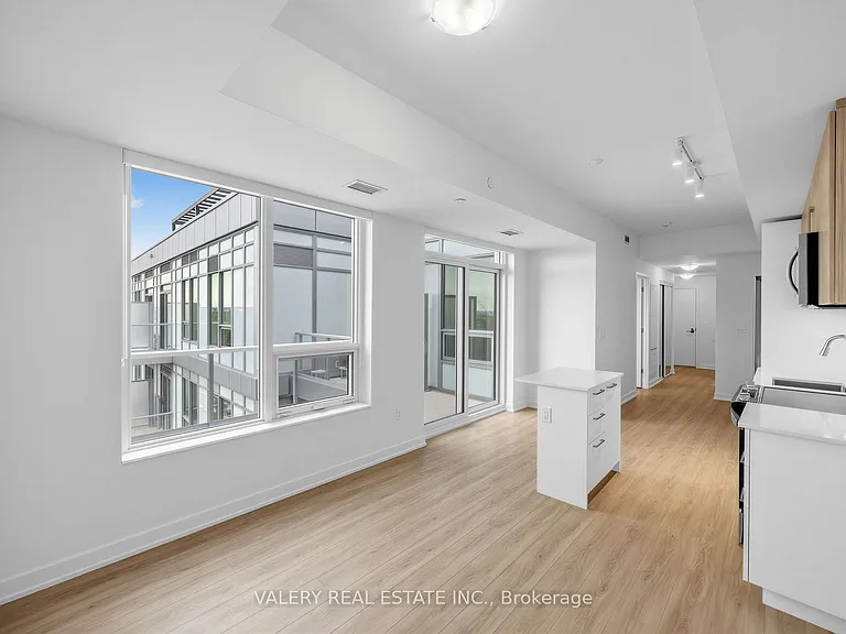 500 Plains Rd E #Penthouse 01 — Photo 2