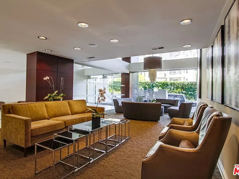 7250 Franklin Ave #702 — Photo 3