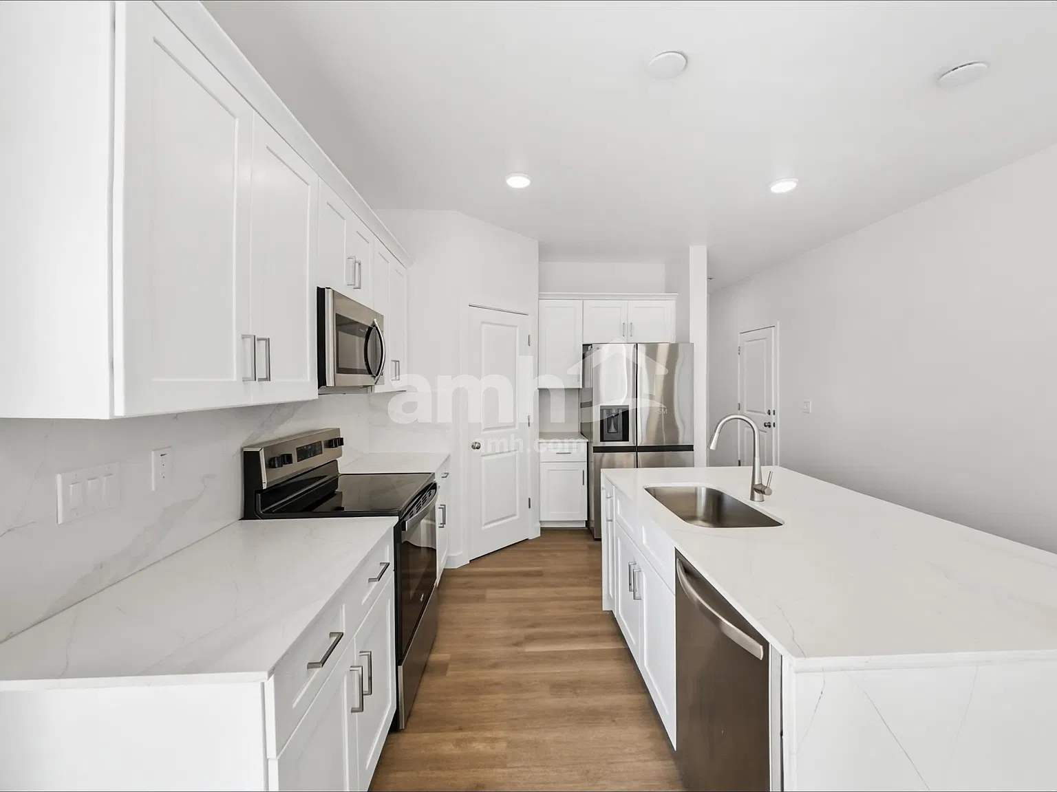 3 bed, 2.5 bath, 1718 sqft, $1,925 — Photo 4