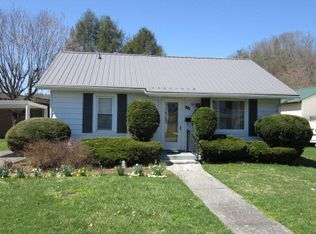 117 Maple Ln, Cedar Bluff, VA 24609
