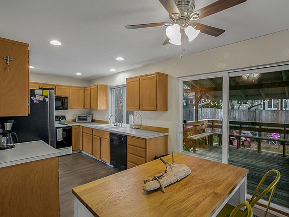 5th image of 1222 201st Street Ct E