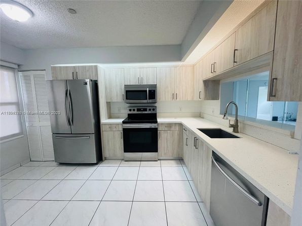 571 SW 141st Ave APT 409N