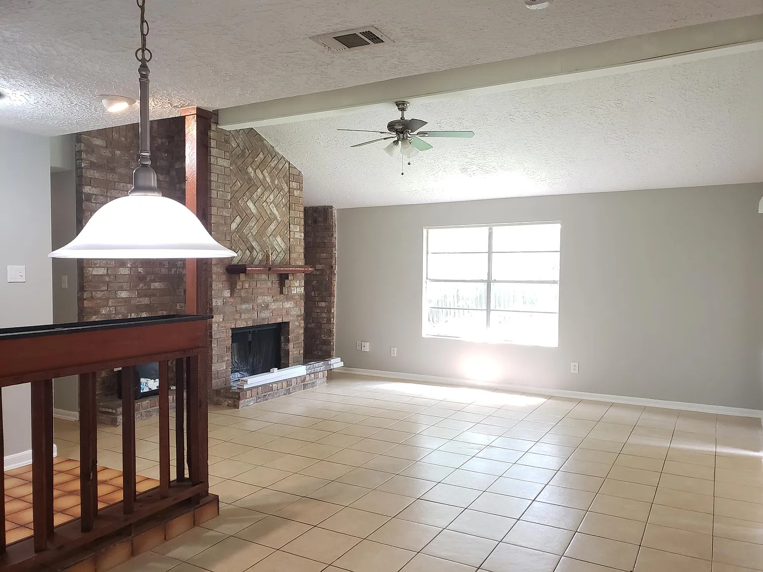 3 bed, 1600 sqft, $1,600 — Photo 2