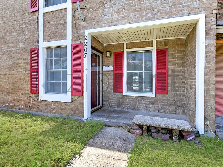 2207 Montclair Dr — Photo 9