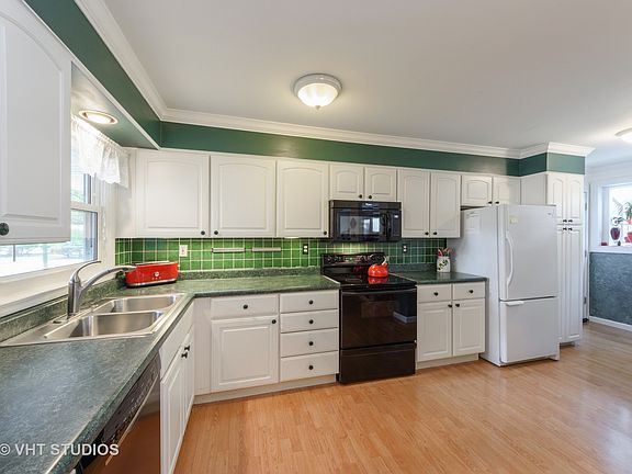4th image of 1304 W Plymouth Ct