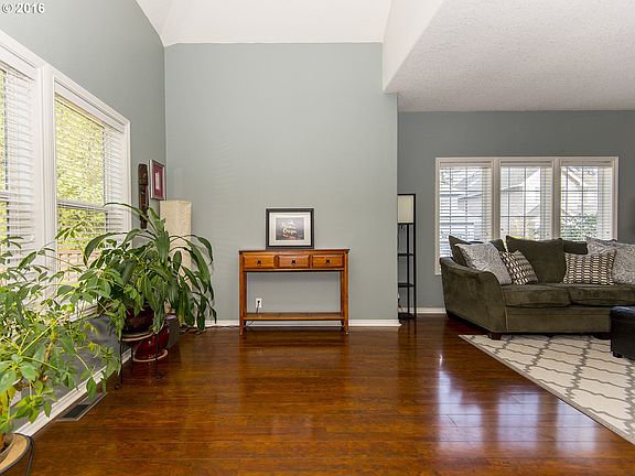 5th image of 1695 NE Parkside Dr