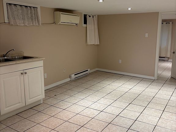 5th image of 970 Avenue Rd #3