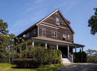 7 N Meadow Ln, Oak Bluffs, MA 02557