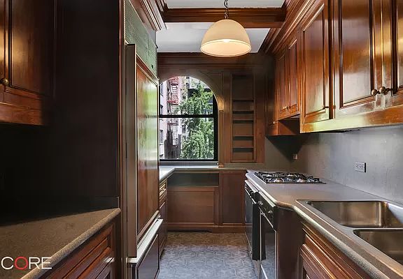 3rd image of 420 E 51st St APT 4F